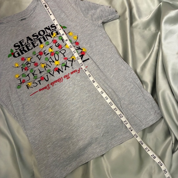Stranger Things Netflix Seasons Greetings From The Upside Down Shirt Size S VGUC - Picture 6 of 6